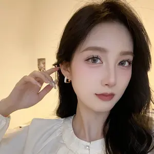 New Unique Drip Glaze U-Shaped Geometric Design Earrings for Women Simple Enamel White Square Stud Earrings