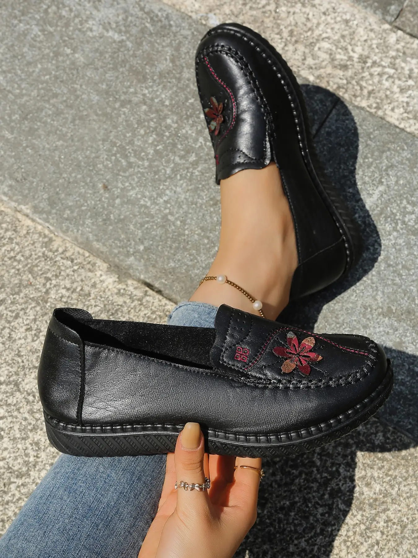 Mom Shoes Women Spring Fall New Soft Sole Anti-Slip Single Shoe, Comfortable Breathable Slip-On Leather Shoe for Middle Aged Adults Walking Shoes Casual Shoe Casual Wear Shoes Casual Slip Ons