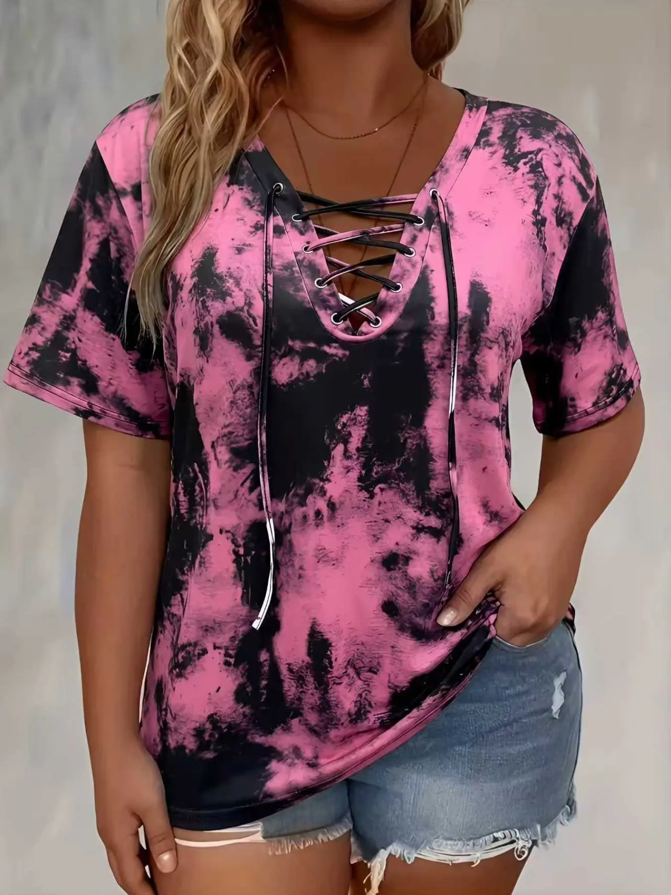 Plus Size Women's Tie Dye Print Front-Tie Adjustable Top, Casual Stretch Beachy Tee with Comfortable Fabric, Ideal for Daily Wear and Gifting
