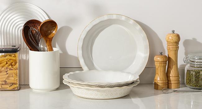 MALACASA 9 Inch Pie Pan, Embossed Deep Dish Pie Plate for Baking, Quiche, and Apple Pie, 45 OZ Round Fluted Dish Safe for Oven Use, Series Lydia Winter Holiday MALACASA 9 Inch Pie Pan, Embossed Deep Dish Pie Plate for Baking, Quiche, and Apple Pie, 45 OZ Round Fluted Dish Safe for Oven Use, Series Lydia Winter Holiday