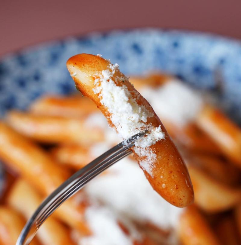 SAMYANG Korean Buldak Carbonara Topokki Spicy Chicken & Cheese Flavor 6.31oz Instant Food Spicy Tteokbokki Rice Cakes 1/3/5 Packs Springtok Fiesta Party Creamy Instant Snacks