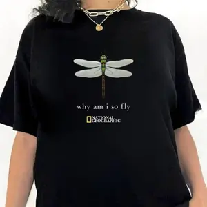 Why Am I So Fly Dragonfly Graphic T-Shirt – Funny Minimal Insect Art Print, Unisex Cotton Fabric Tee, Colorful Aesthetic Streetwear Top, Daily Casual Outfit, Trendy Gift for Her & Him, Perfect Present for Couples, Friends