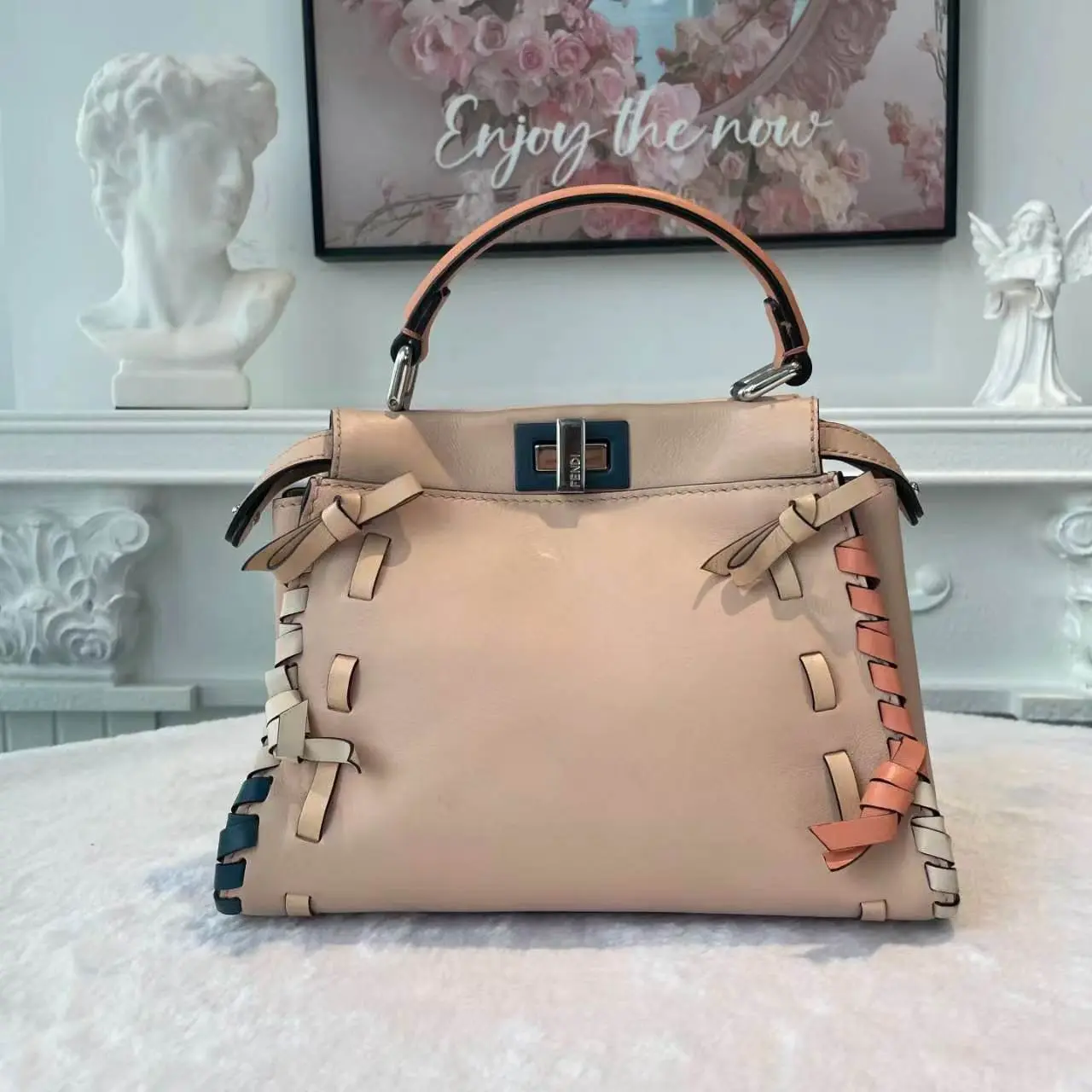 Pre-owned FENDI Peekaboo Essentially LCY1804055 Top Handle Bag