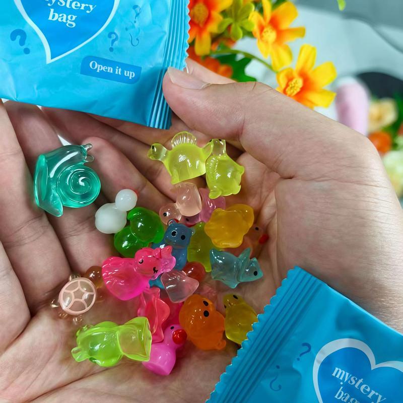 Sky Lab 100PCS Mini Glow in The Dark Animal Resin Models, Surprise Bundle for Dollhouse Decor, Fairy Garden Decor, Birthday Party Gift, DIY Crafts, Ornaments Desktop Statue Decoration Lightweight Artistic Magical Luminous Glossy