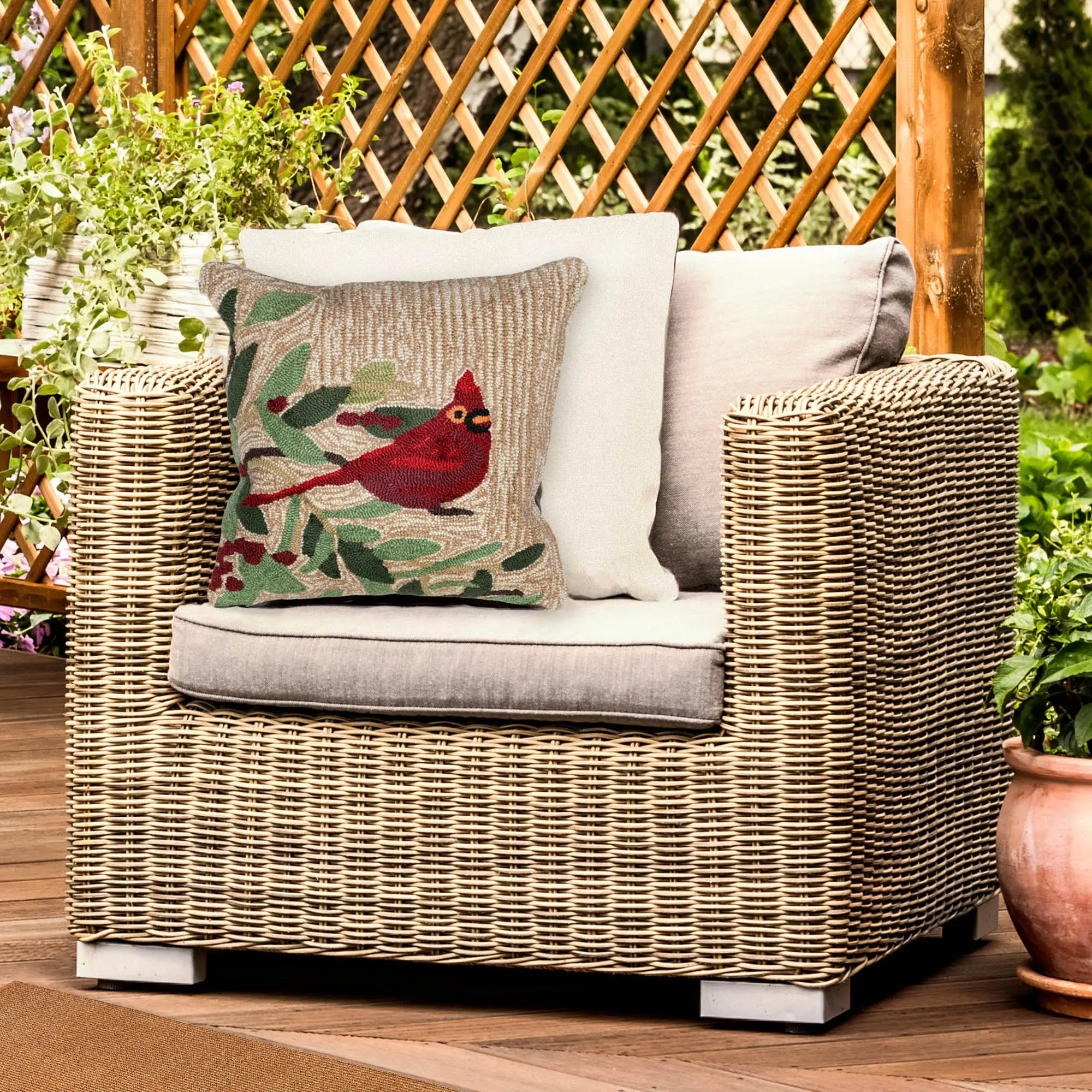 Lush Decor Frontporch Hand-Tufted Soft Cushion - Indoor/Outdoor Polyester Blend Cushions for Porch, Transitional Graphic Botanical Cardinal with Berries Motif, Hooked Fiber, Animals, All Seasons, Country Garden Nature Decor