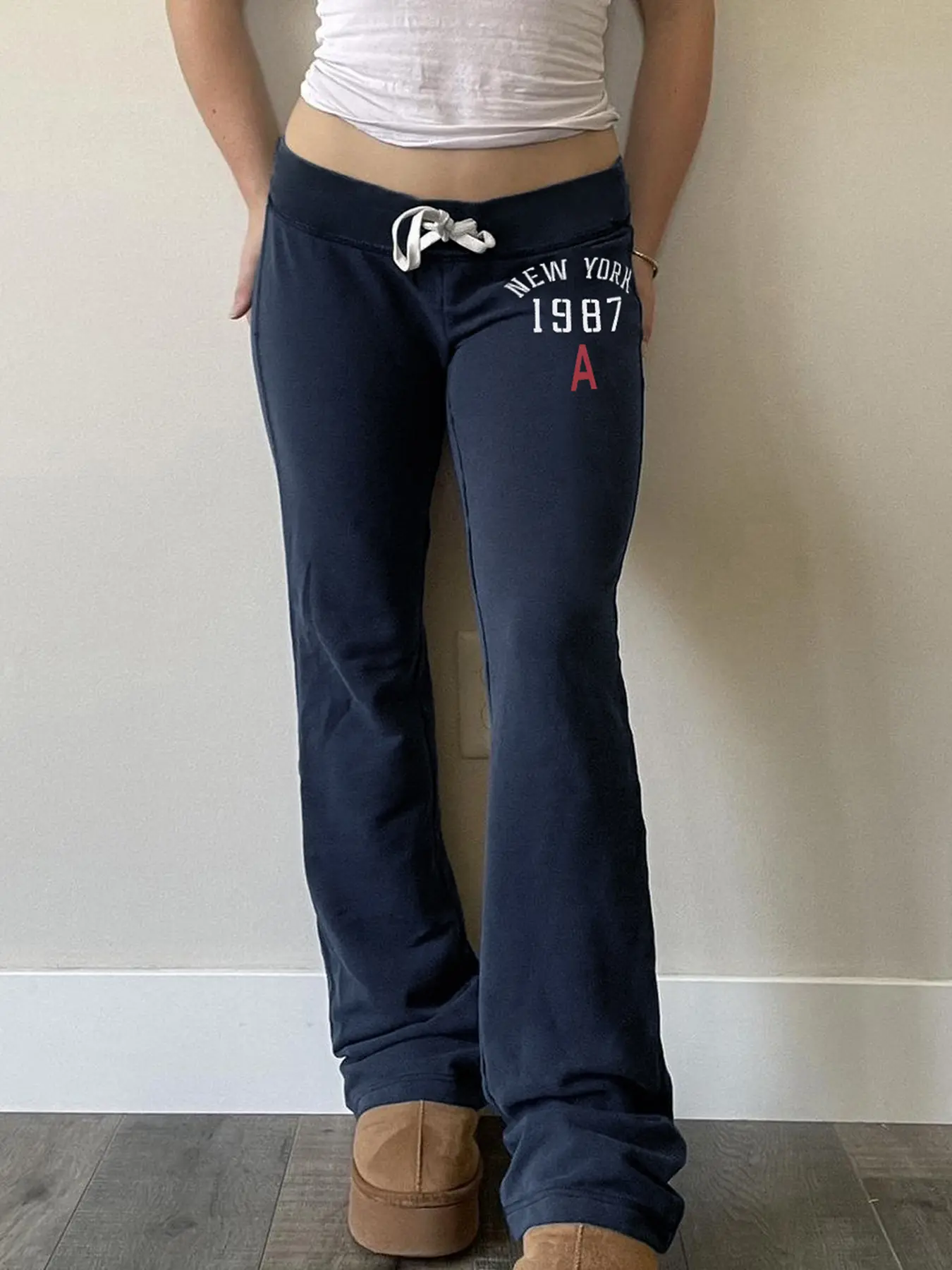 Women's Retro Letter Print Flare Sweatpants, Low Waist Slim-Fit Knitted Casual Comfy Stretchy Long Pants, All Season Sporty Style, Casual Streetwear Pants, Casual Street Trousers, Casual Fashion Trousers, Casual Bottom, Casual Fashion Bottoms
