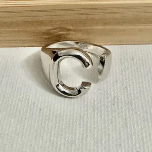 Anillos de letras de plata 925 de Italia, letras D, C, R, E, diferente sizes, todos ajustables - Producto #101 Agrega Nota de Letra que eligieron