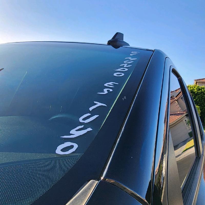 El Mundo Es Tuyo Decal