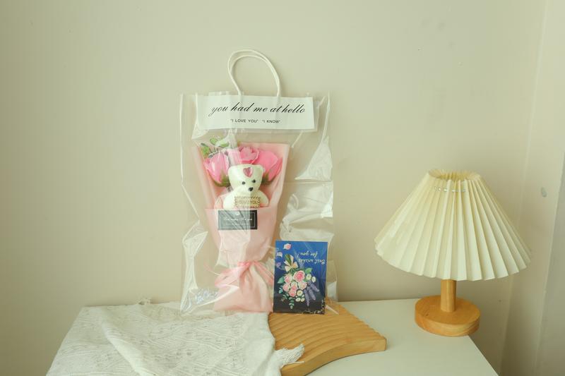 Versatile Gift Set for Special Occasions - 1 Set of Dolls & Bouquets Ideal for Birthdays Christmas Valentine's Day & Commemorative Gifts for Children Girls Boyfriends Wives Husbands