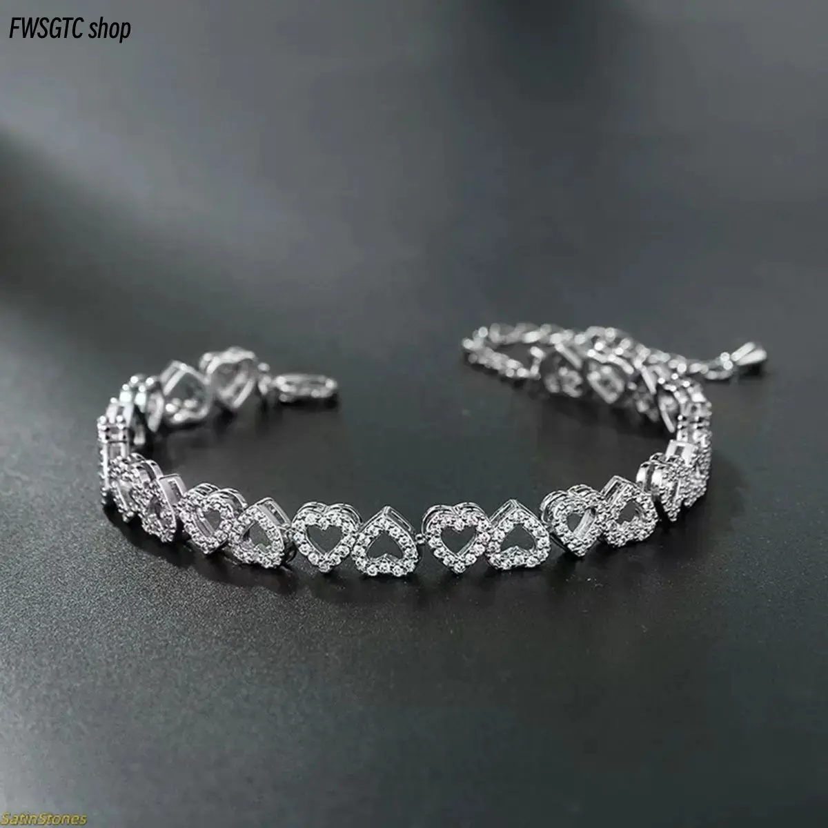 2026 New Women’s Light Luxury Adjustable Bracelet - Diamond Accents Heart-Spliced European Bag Charm, Dainty High-End Accessory for Daily Wear Matching, Diamond Accents Design, Bracelets, Dainty Bracelet