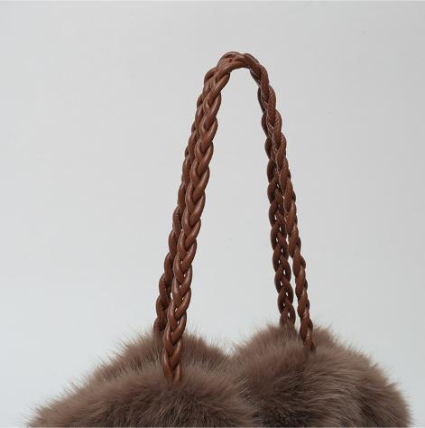 Women's Fashion Retro Plush Chain Crossbody Bag 2025 Fall & Winter - Large Capacity, Suitable for Daily Commute & Shopping, Street Versatile