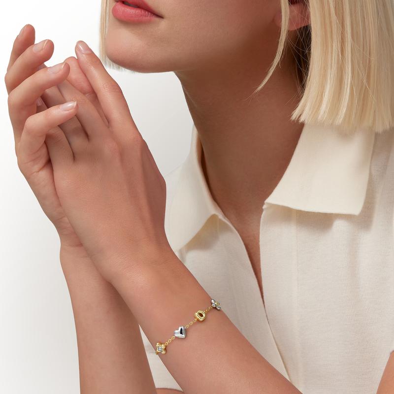 Turandoss Initial Bracelet for Women – 14K Gold Plated Alphabet Charm Bracelet with Heart & Flower, Adjustable Trendy Jewelry Gift