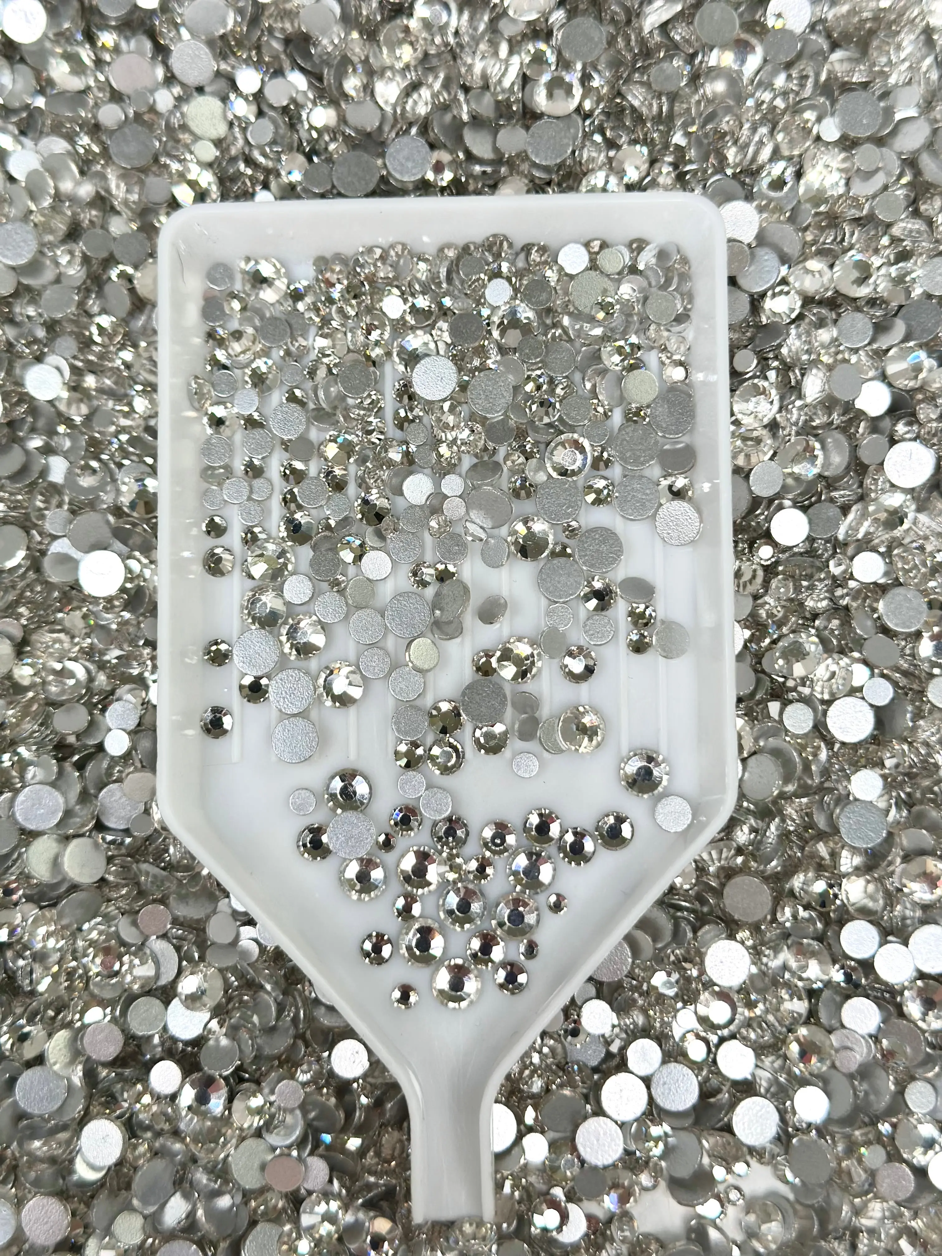 Color No.1-No.25 Mixed Sizes (From SS6 to SS20) Flat Back Round Glass Rhinestones
