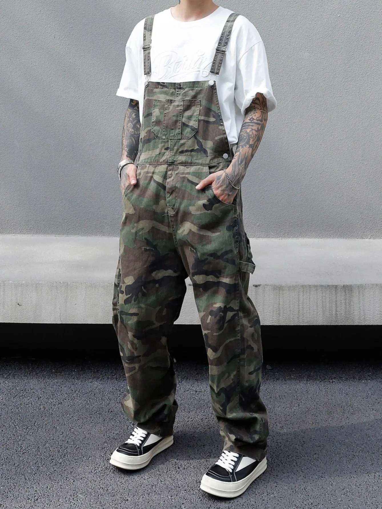 Men's Camo Bib Overalls, Retro Streetwear Style in 100% Soft Cotton Fabric with a Baggy Fit, Adjustable Straps & Outdoor Cargo Pockets