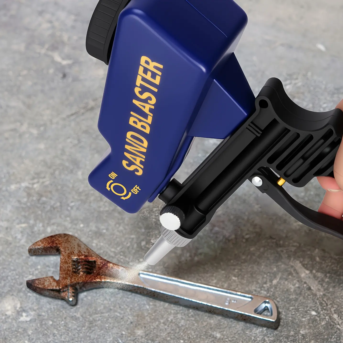 Portable Ergonomic Sandblaster Tool for Paint and Rust Removal, 600cc Capacity, Adjustable Gravity Feed, Compatible with Multiple Abrasives, Sandblasting Tools