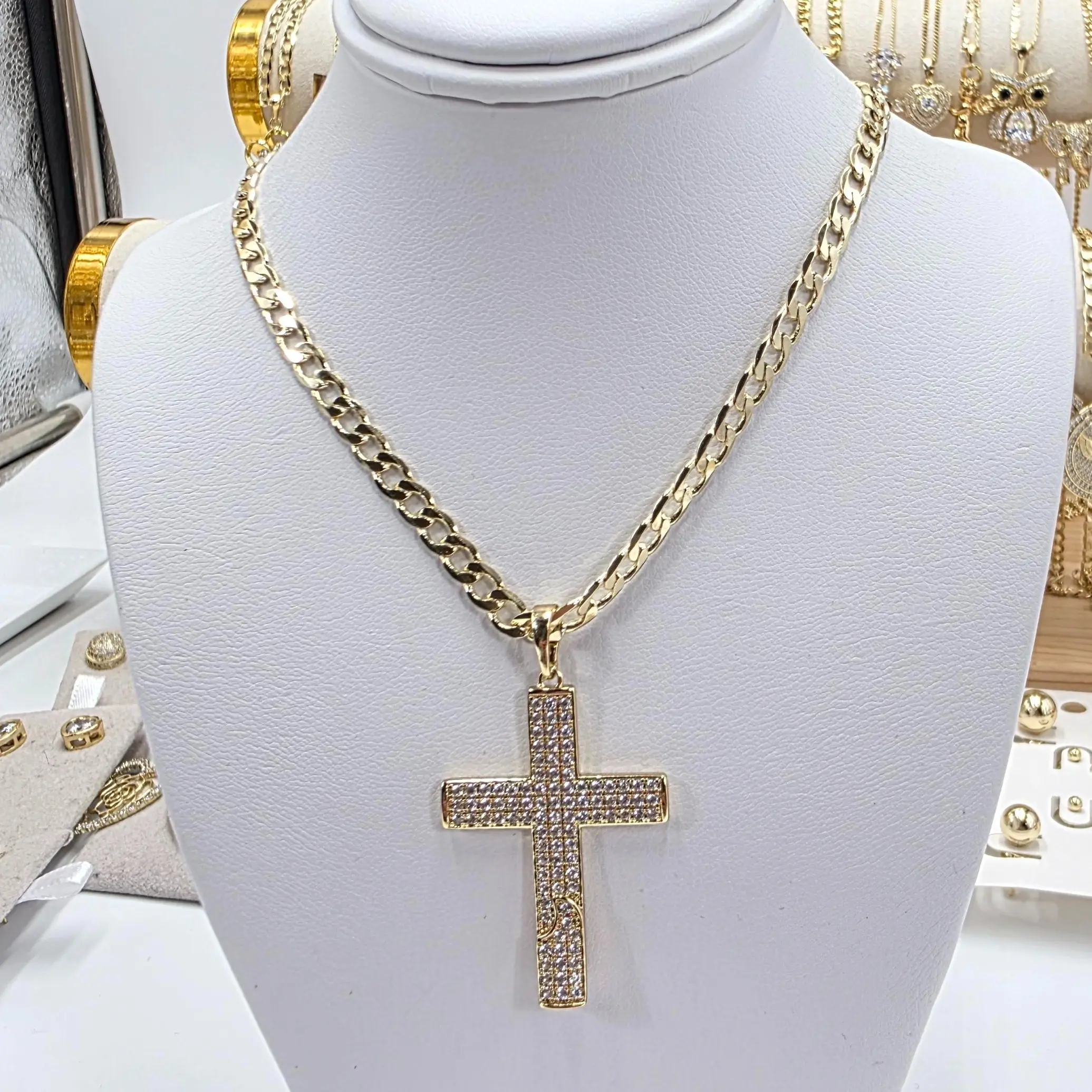Gold-Plated Cross Necklace on 18-Inch Cuban Chain, Dainty Cross Shape Pendant for Women, Elegant Faith-Based Fashion Jewelry, Dainty Fashion Jewelry, Gold-Plated Cross Necklaces