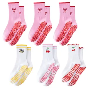 Women's Non-Slip Yoga Socks  6 Pairs Cute Cartoon Pattern Grip Socks, Anti-Slip Pilates Dance Socks, Soft Comfortable Breathable, Ideal Gift for Yoga and Fitness Enthusiasts, Suitable for All Seasons