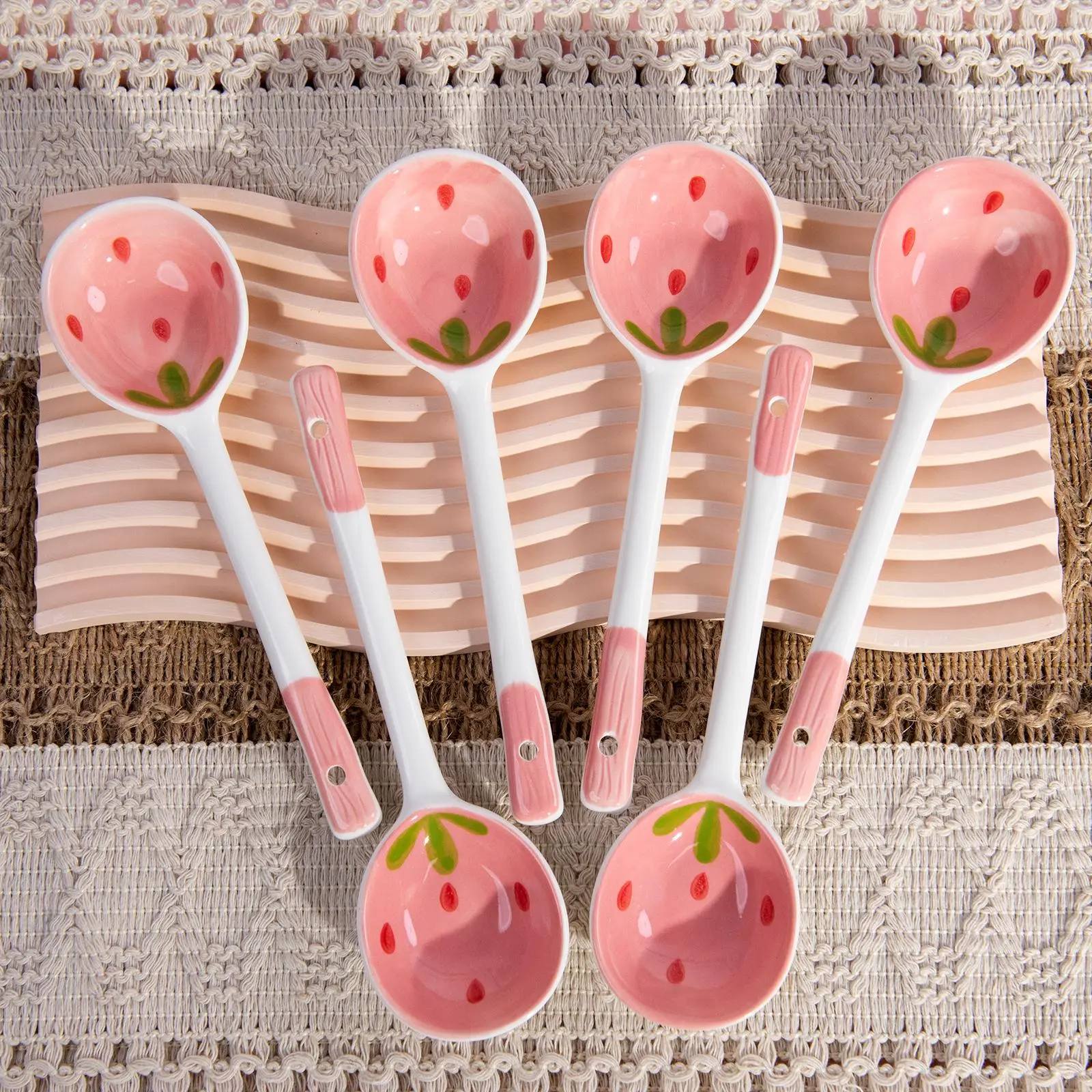 Cartoon Strawberry Pattern Soup Spoon, Candy Spoons, Cute Home Kitchenware Porcelain Spoon, Household Utensils Cutlery for Coffee Tea Yogurt Ice Cream Appetizers and Desserts, Spoons Set