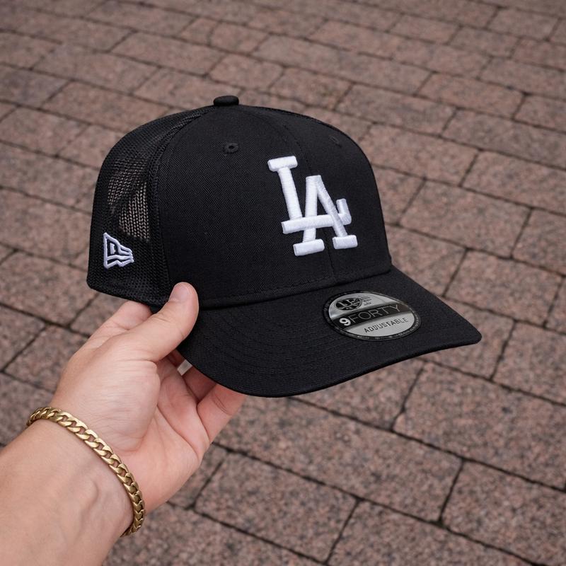 Burgundy NY Yankees Cap – Adjustable Snapback Baseball Hat with Black Embroidered Logo, Fashionable Daily Streetwear Accessory