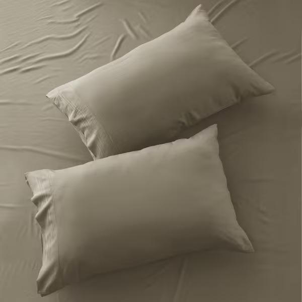 4 Pieces Solid Bedsheets - 1800 Series Stylish Comfy Bedding Sheet Set - Hotel Luxury Skin Friendly Cooling Sheets & Embroidered Pillowcases Without Filler - Classic Collection With 16 Inches Deep Pocket Room decor - Shrinkage & Fade Resistant