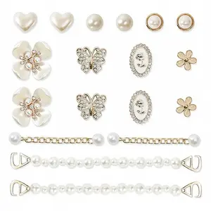 18Pcs Bling Shoe Charms Gold Rhinestone Butterfly Flower Jewelry Pearl Chain Accessories for Women Luxury Clog Shoes Party Favor Birthday Present