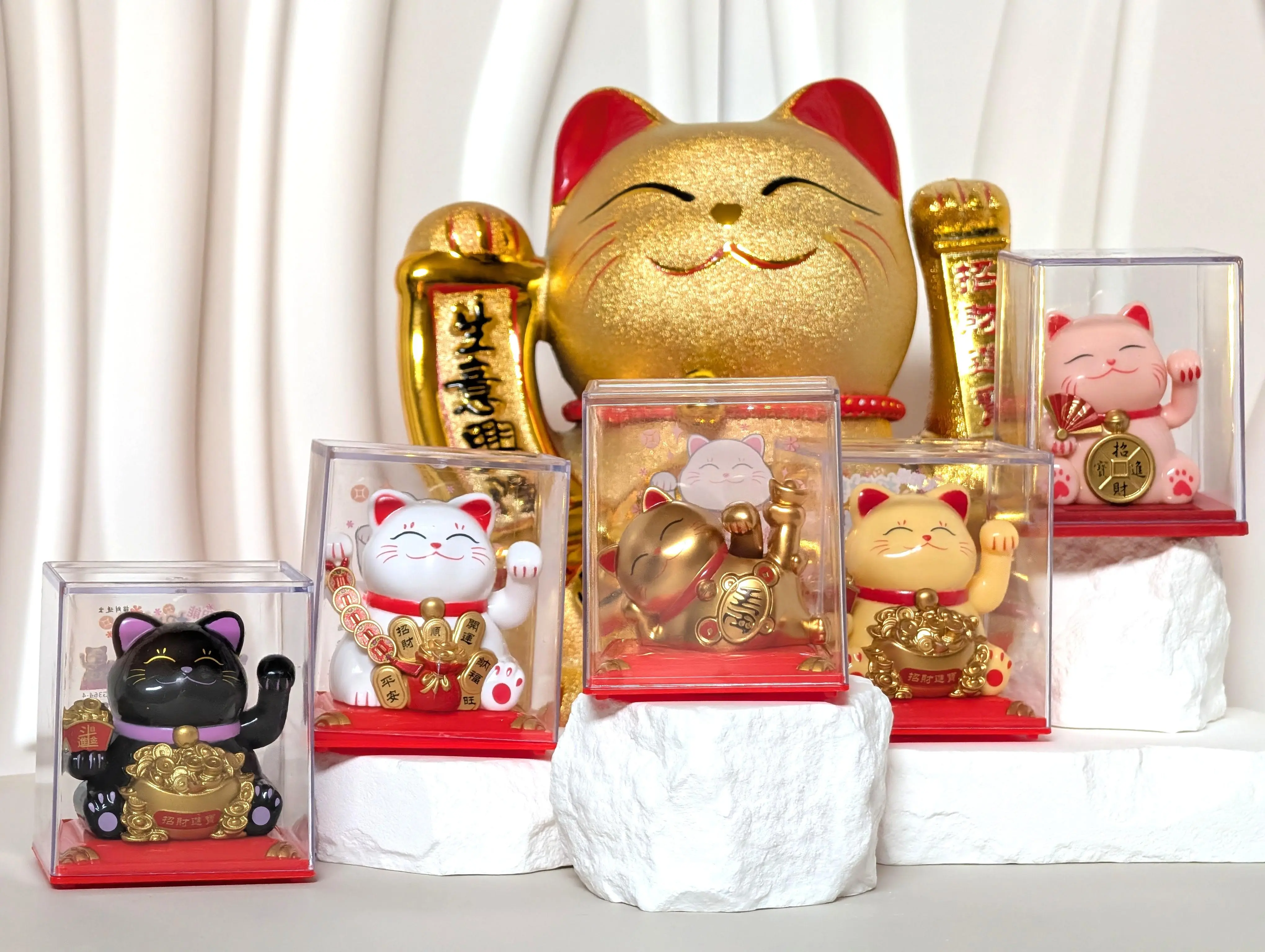 Small Hand-Waving Lucky Cat Fengshui Ornament - Plastic Asian-Inspired Chinese Ethnic Style Home Decor, Room Decoration, Desk/Car Accent to Enhance Success & Harmony (Home Supplies, Fengshui Decor)