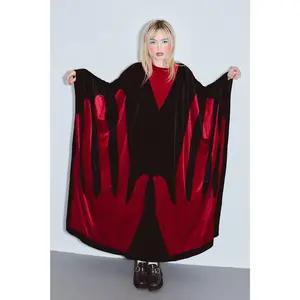 Manos Cloak