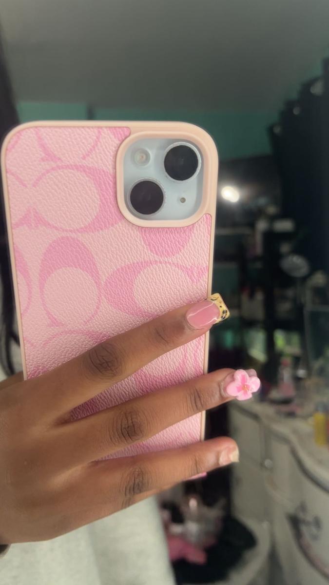 Item: pink, iPhone15plus