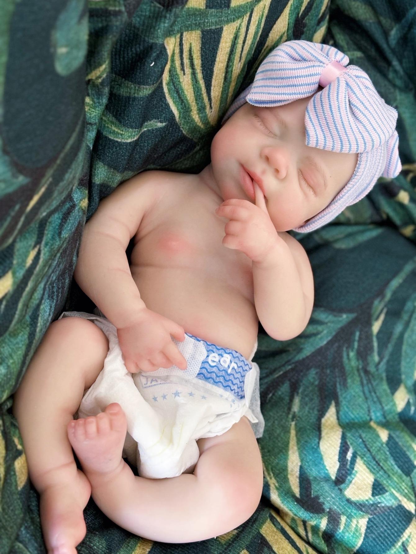 Reborn Doll 18 Inches 45 cm Soft Silicone Lifelike Feel Closed Eye Sleeping Design Newborn Girl Doll with Birth Certificate and Clothing Perfect Gift for Children