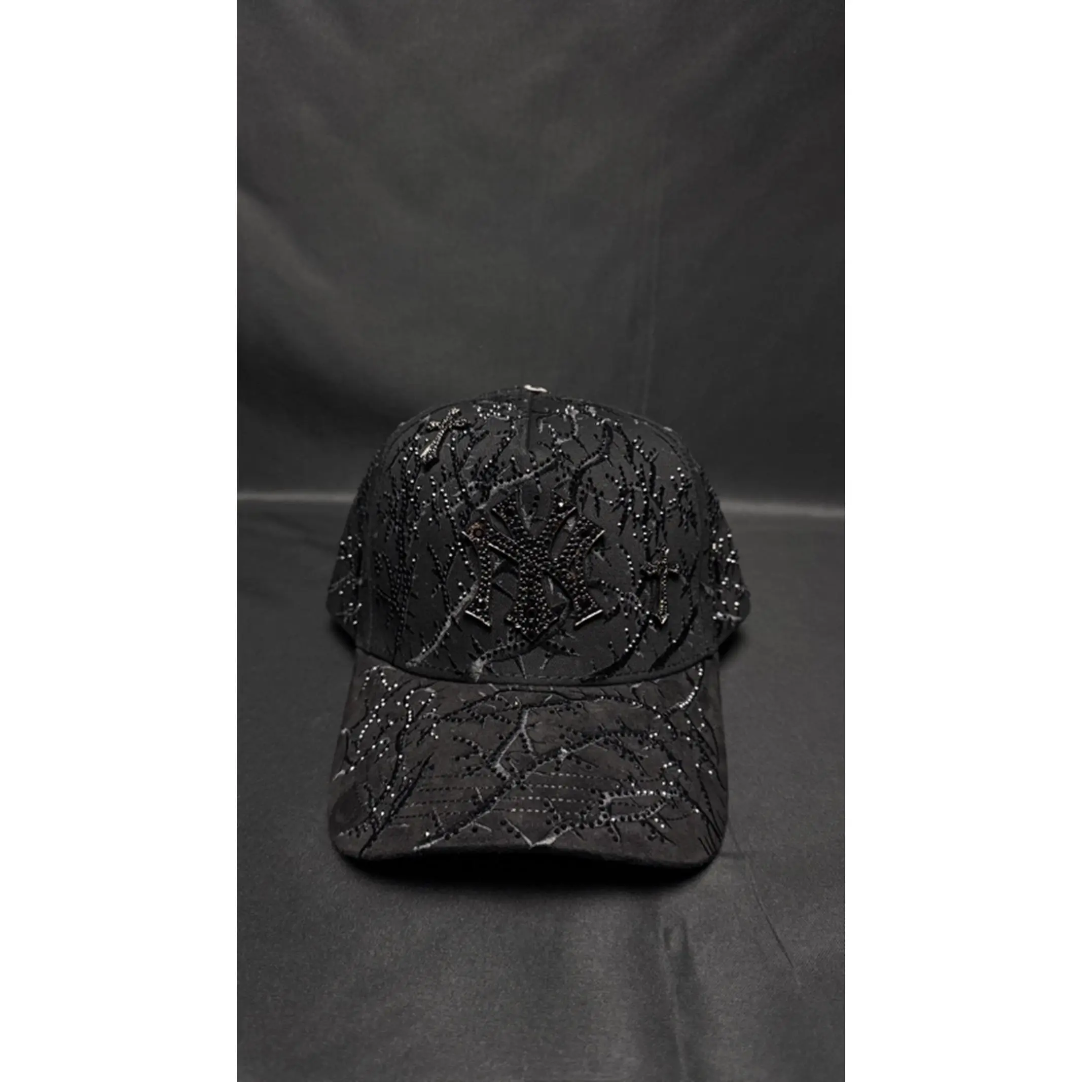 NY THORNED. BLACK.No box