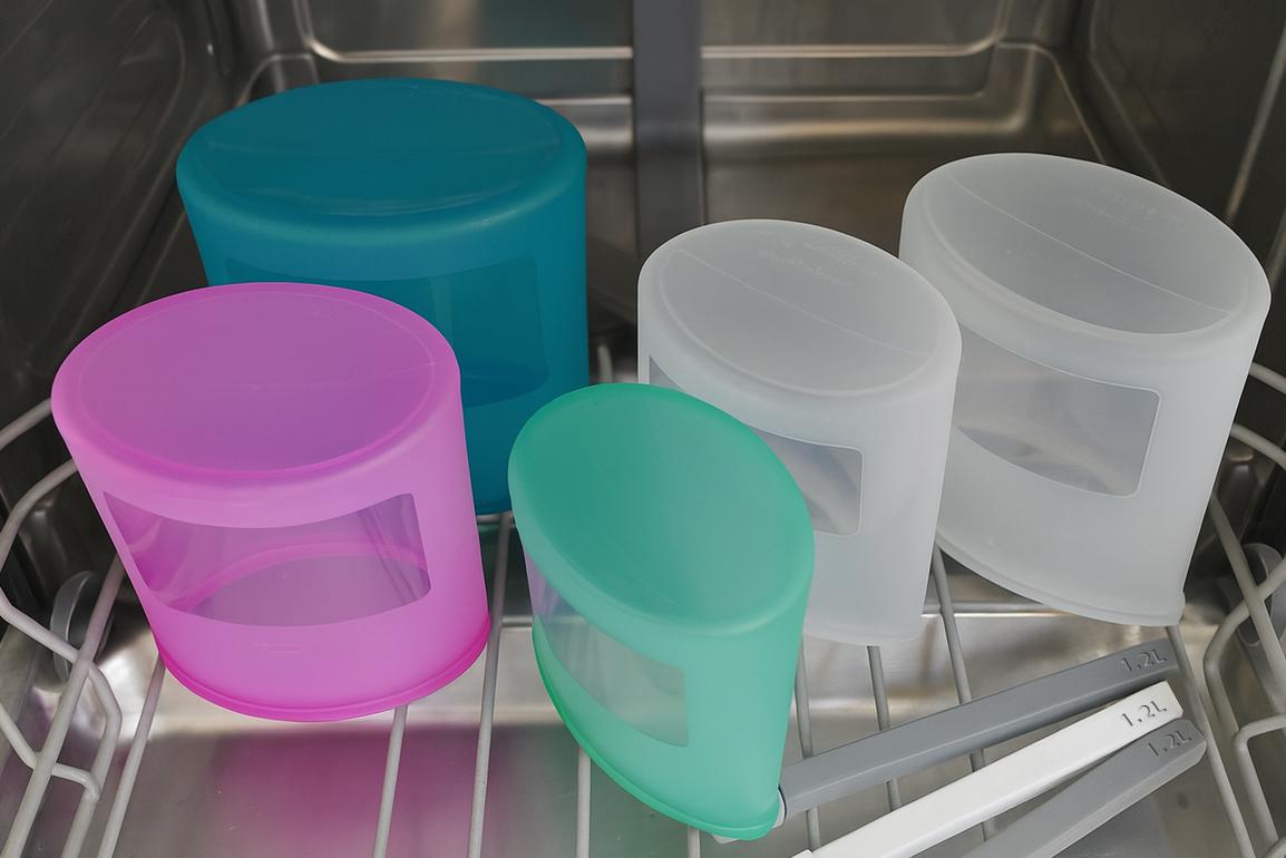 CuLiDing Reusable Premium Silicone Food Storage Bags 4 Pack with 2 Sandwich, 1 Lunch, and 1 Half-Gallon, Multi-Use & Sous Vide Stand-Up Pouches for Soup and Leftovers, Microwave, Dishwasher and Freezer Safe, BPA Free