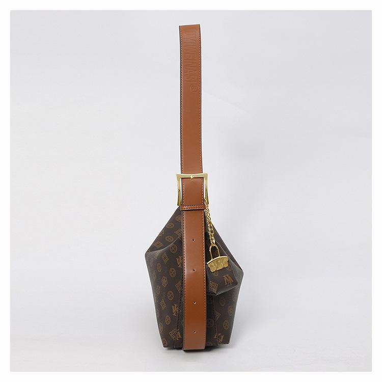 Mia Bag Shop hoboAn elegant ladies' hobo bag. It's a high - quality handbag and single - shoulder bag suitable for both work and leisure, exuding a sense of fashion Length 30, width 11 and height 20. The shoulder strap can be up to 140cm in length.