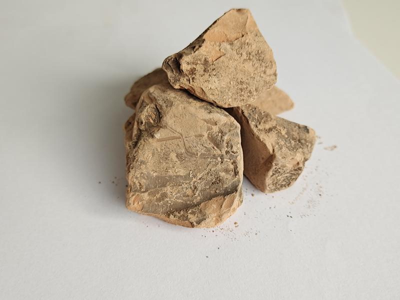 Pure Smoky Yellow-White Clay Edible Chunks Sand-Free Non-Sticky Cosmetic Grade Quality for Safe Consumption