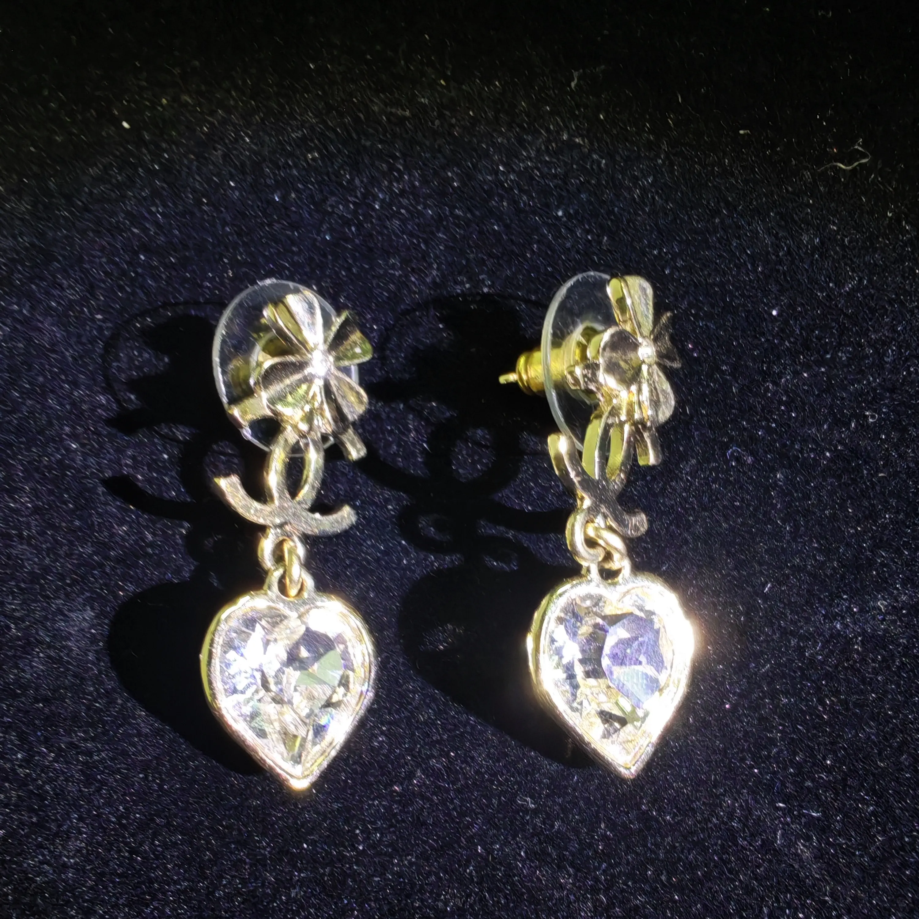 Pre-owned Chanel 22S Crystal Heart Stud Earrings（SZS 21034）