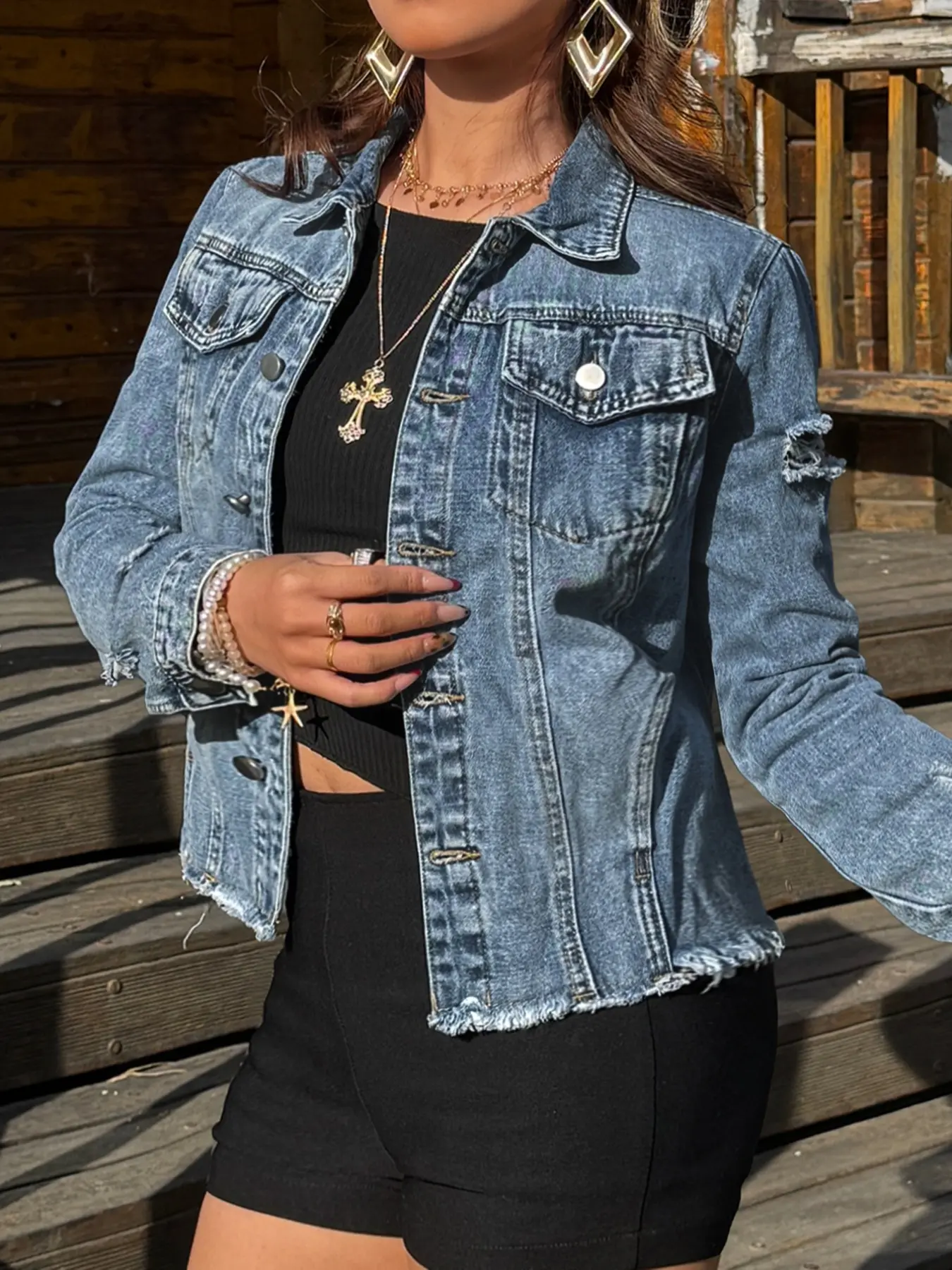 Plus-Size Fitted Solid Ripped Button-Front Collared Denim Shirt Jacket, Casual Long-Sleeve Pocket Outerwear for Summer Daily Wear