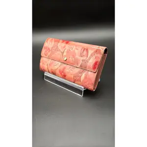 Pre-owned Louis Vuitton Leather Luxury Bags & Accessories Limited Edition Vernis Ikat Sarah Wallet, Rose Velours Date Code: TN0193. Entrupy ID: 9WGRB24.
