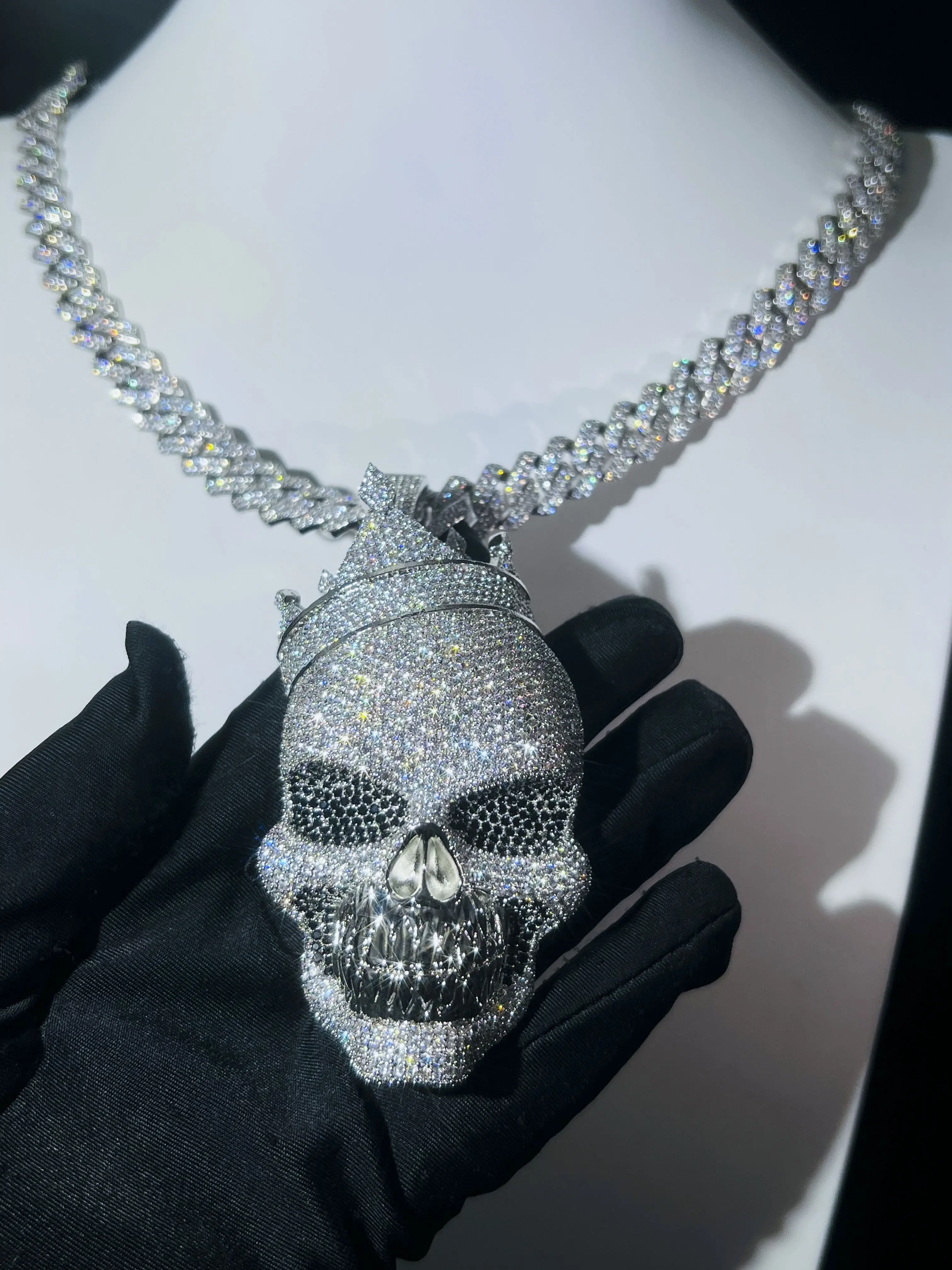 Hiphop Chilled Pendant Custom 3D Skull Crown VVS Personalized Chilled Hip-Hop Pendant, Shiny Jewelry Culture Pendant