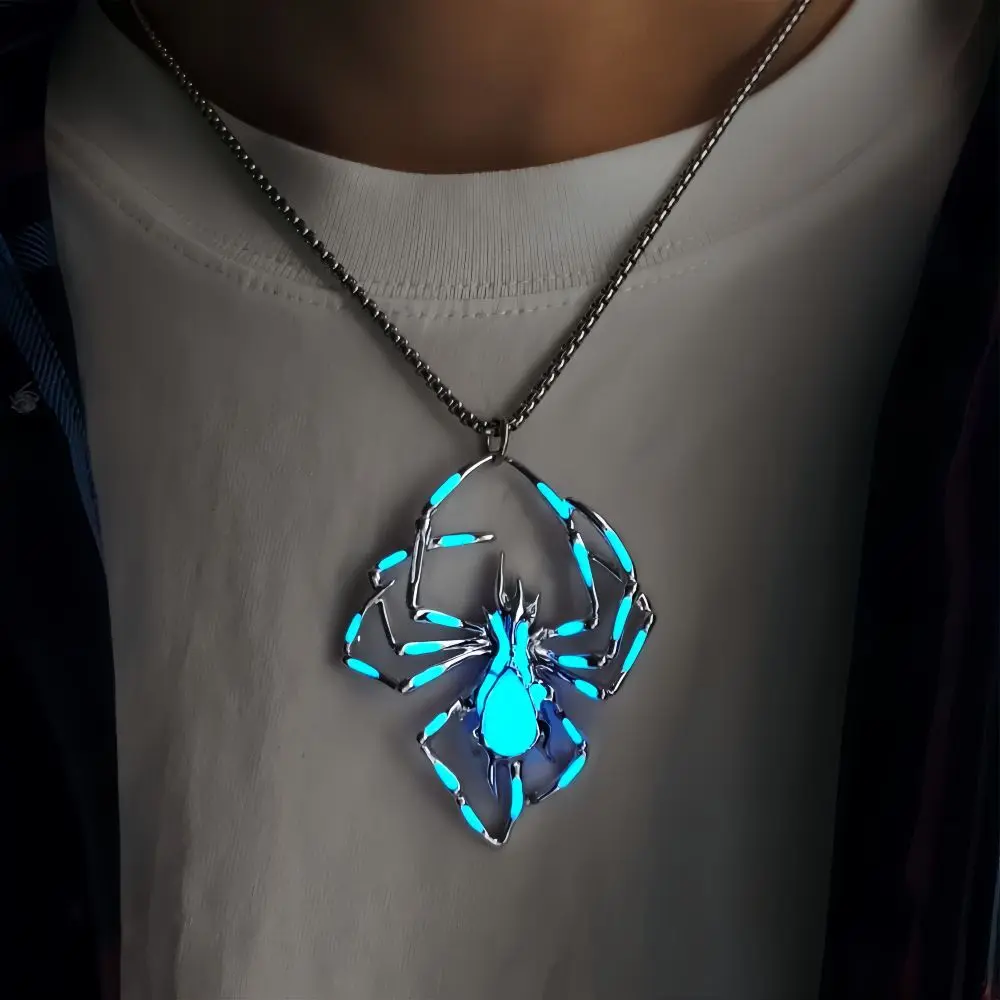 Spider Necklace Pendant Luminous Men Women Spider Insect Cool Necklace Glow in The Dark Necklace Halloween Jewelry for Women Men