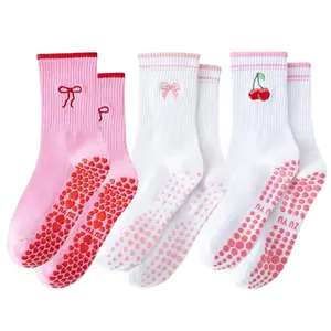 AMLANG scenicamp Pilates Grip Socks for Women 3 Pairs Ruffle Yoga Sock  Cotton Grippy Athletic Crew Socks Gift