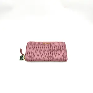Pre-owned miu miu As Shown Clutches & Wristlets HZ 1698 Wallet 26.02.27