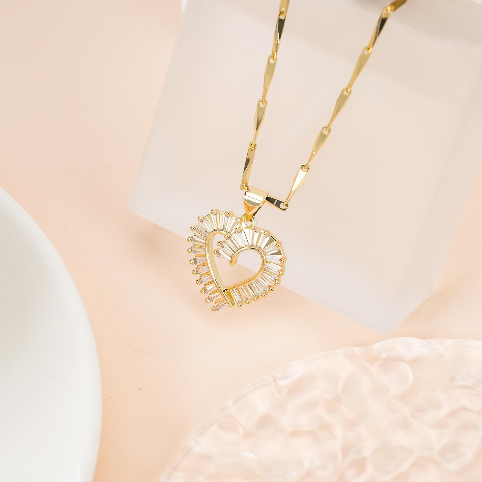 MEIITRUE 14K Gold Plated Cubic Zirconia Necklace for Women, Dainty Heart Pendant Necklace, Elegant Love Jewelry Gifts