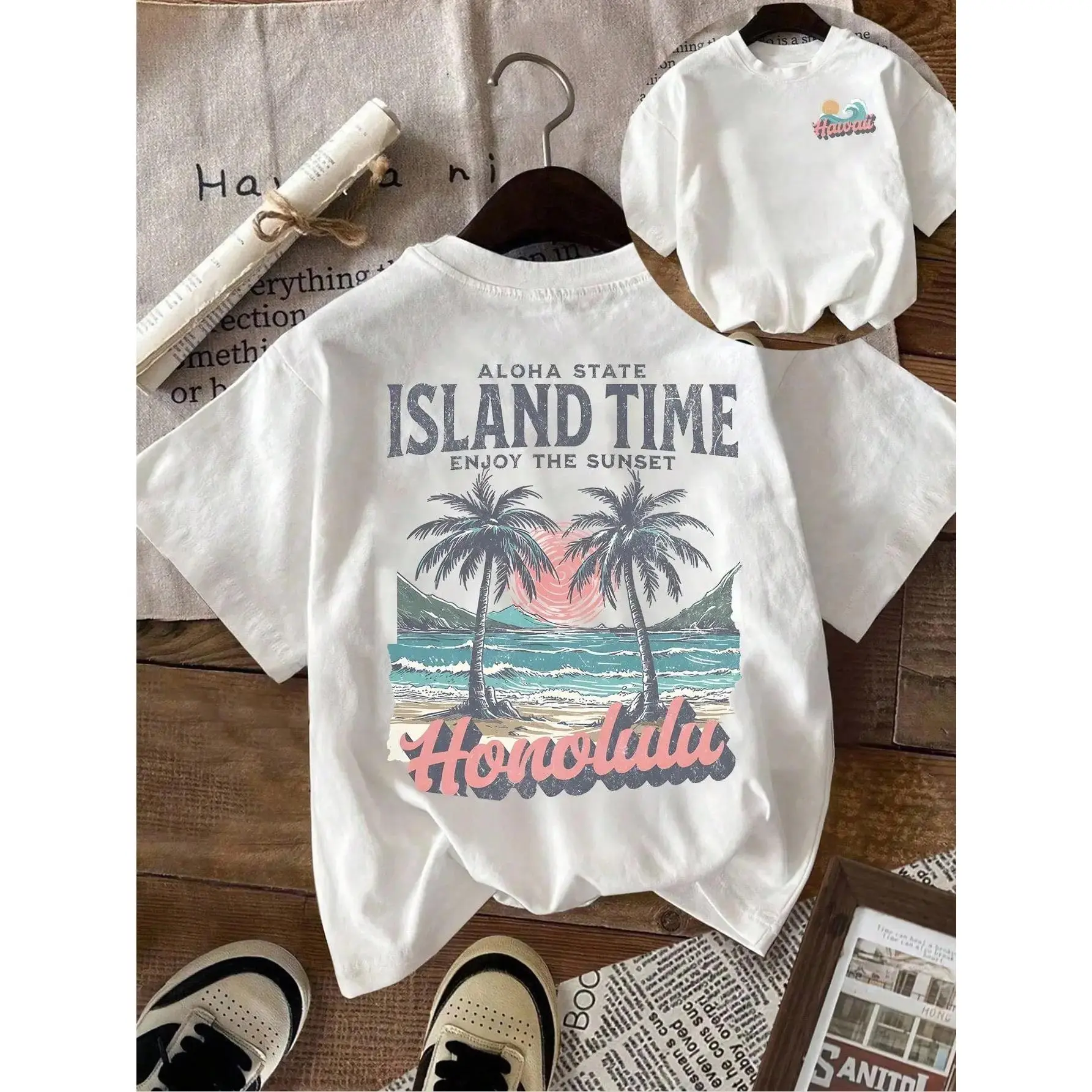 Women's Fitted Short-Sleeve Casual Round Neck Hawaiian Prints T-Shirt - Comfortable Retro Summer Beach Vacation Top, Ideal Gift for Beach Lovers