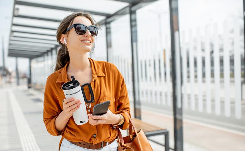 25oz Stainless Steel Tumbler with Handle and Straw Lid 750ml Leak-Proof Travel Mug Fits in Car Cup Holder Reusable Insulated Water Bottle for Women Men and Teens Perfect Gift Drinkware Flask