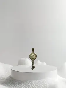 Dije llave de san Benito oro 14k