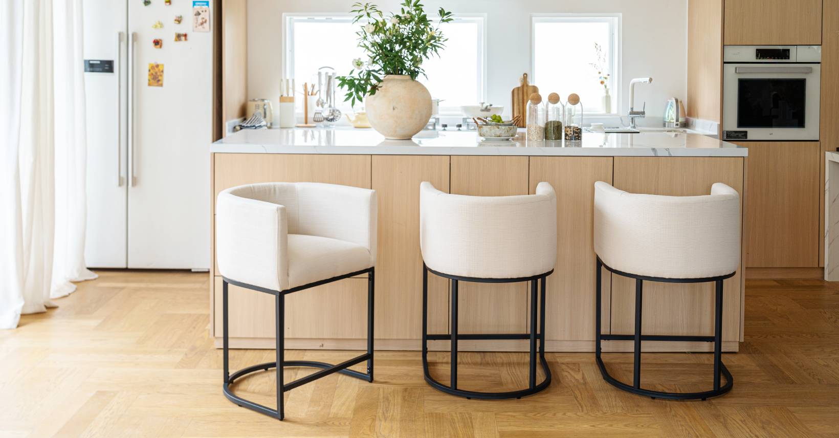 DAYALANE Vintle Bar & Counter Stool Modern Barrel Bar Stools For Christmas With Arm Upholstered Linen Chairs Gold Brass Frame for Kitchen Island Pub Dining Room Multiple Heights Easy Assemble Comfort Support