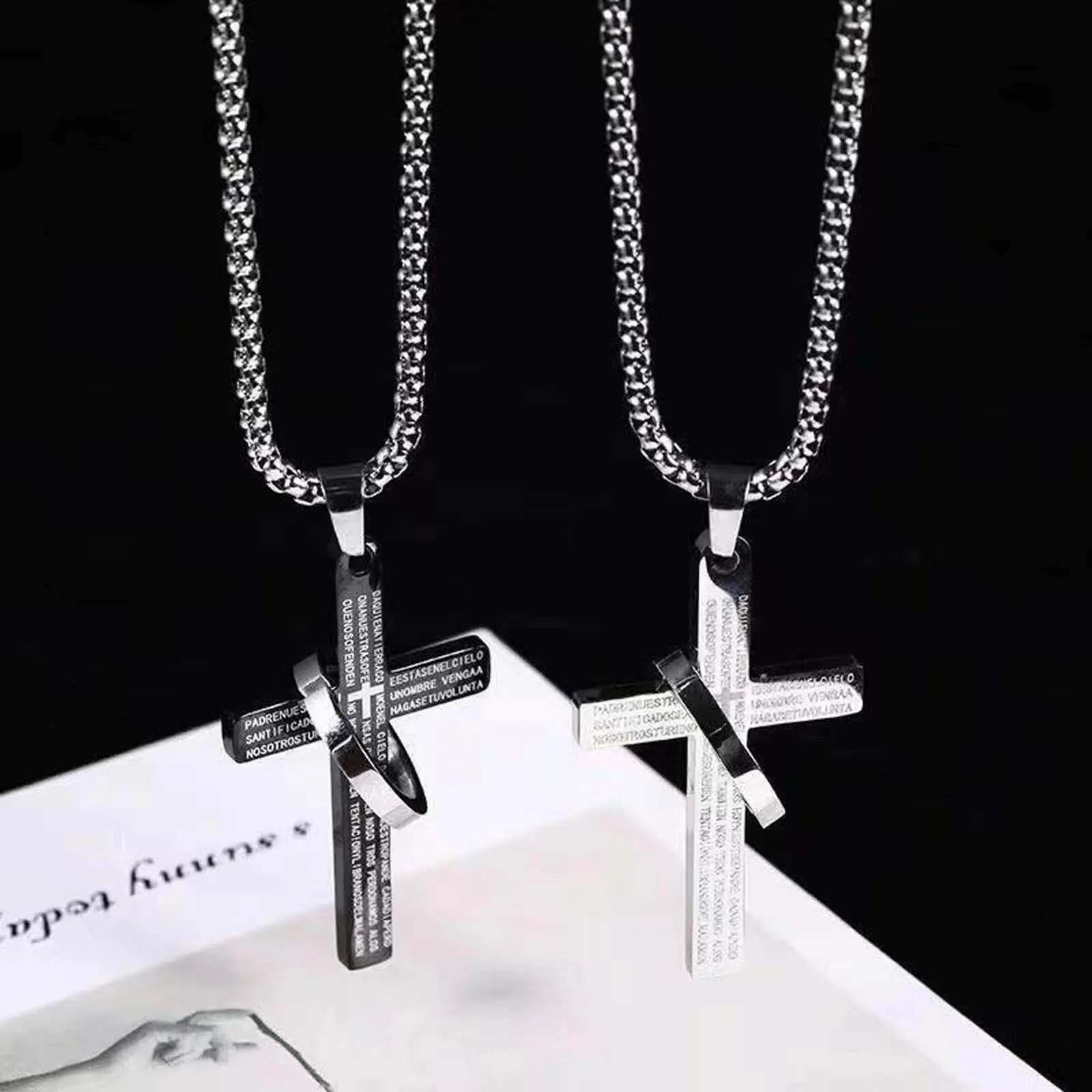 Spanish Scripture Cross Necklace Prayer and Faith Design Accessory Gift for Women and Men（Collar con cruz y versículo bíblico en español, diseño de oración y fe. Accesorio de regalo para mujeres y hombres.）