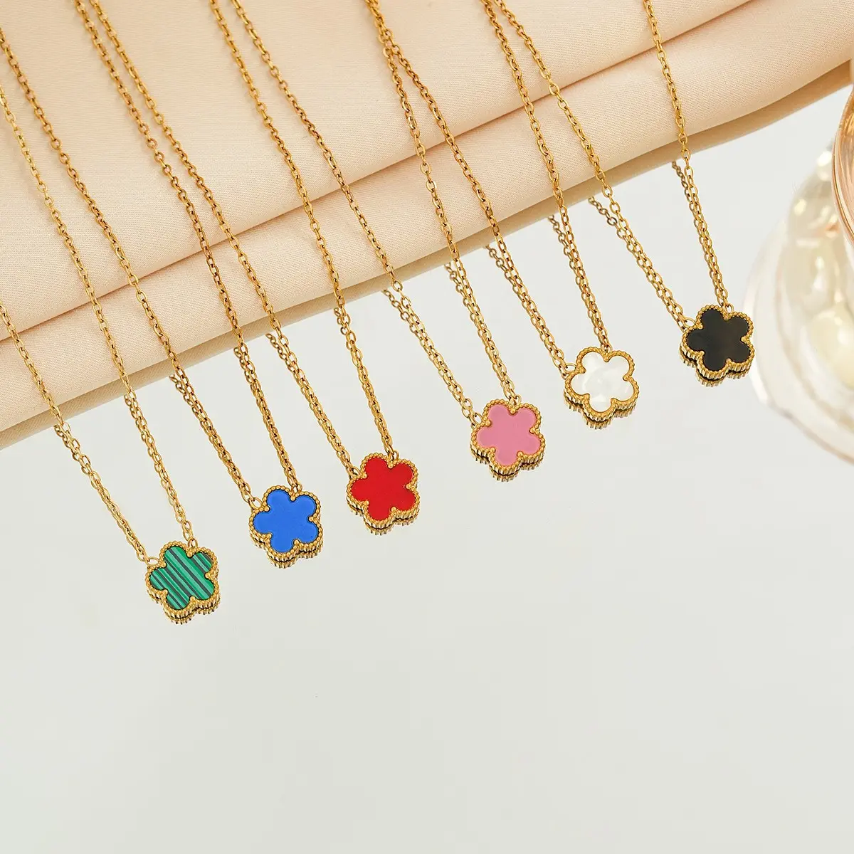 stainless steel five-leaf clover necklace niche flower four-leaf clover collarbone chain fashion trend jewelry