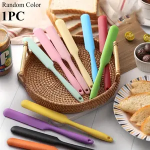 1 Piece Random Color Food Scraper, Non Stick Design, Heat-resistant, Kitchen Utensil, Suitable for Home and Professional Baking1 Piece Random Color Food Scraper, Non Stick Design, Heat-resistant, Kitchen Utensil, Suitable for Home and Professional Baking