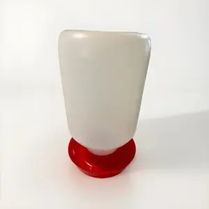 Bebedero Con Tapa 2L Para Pollito/Gallos - Water Dispenser 2L For Chicks/Rooster