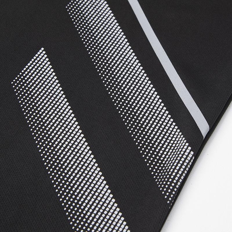 Men's spring/summer two-piece running set made with moisture-wicking, breathable, quick-dry fabric (short-sleeve shirt and shorts).Perfect for gym workouts, outdoor basketball, hiking, and mountain climbing.